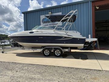 2005 Sea Ray 240 Sundeck