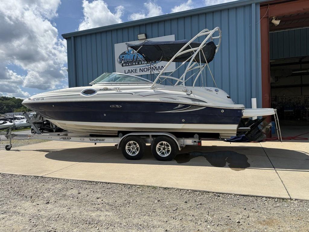 2005 Sea Ray 240 Sundeck