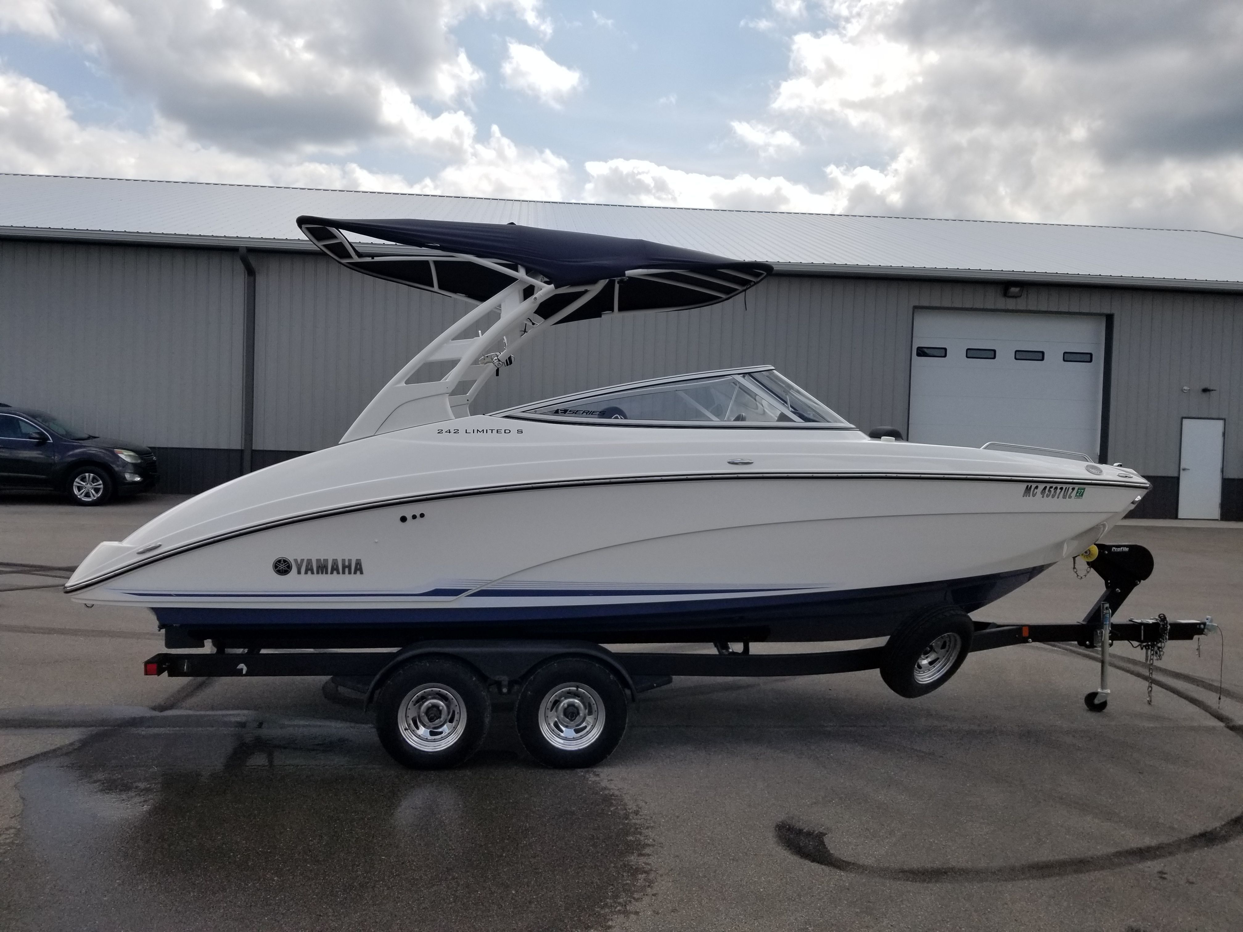 2019 Yamaha Boats AR242 Limited