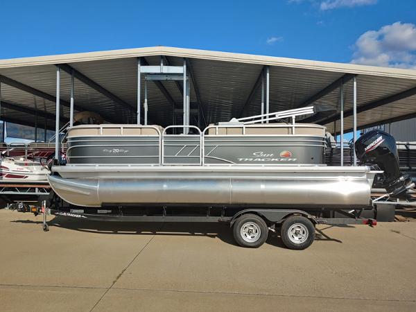 Sun Tracker Party Barge 20 DLX Boats For Sale - Boats.com