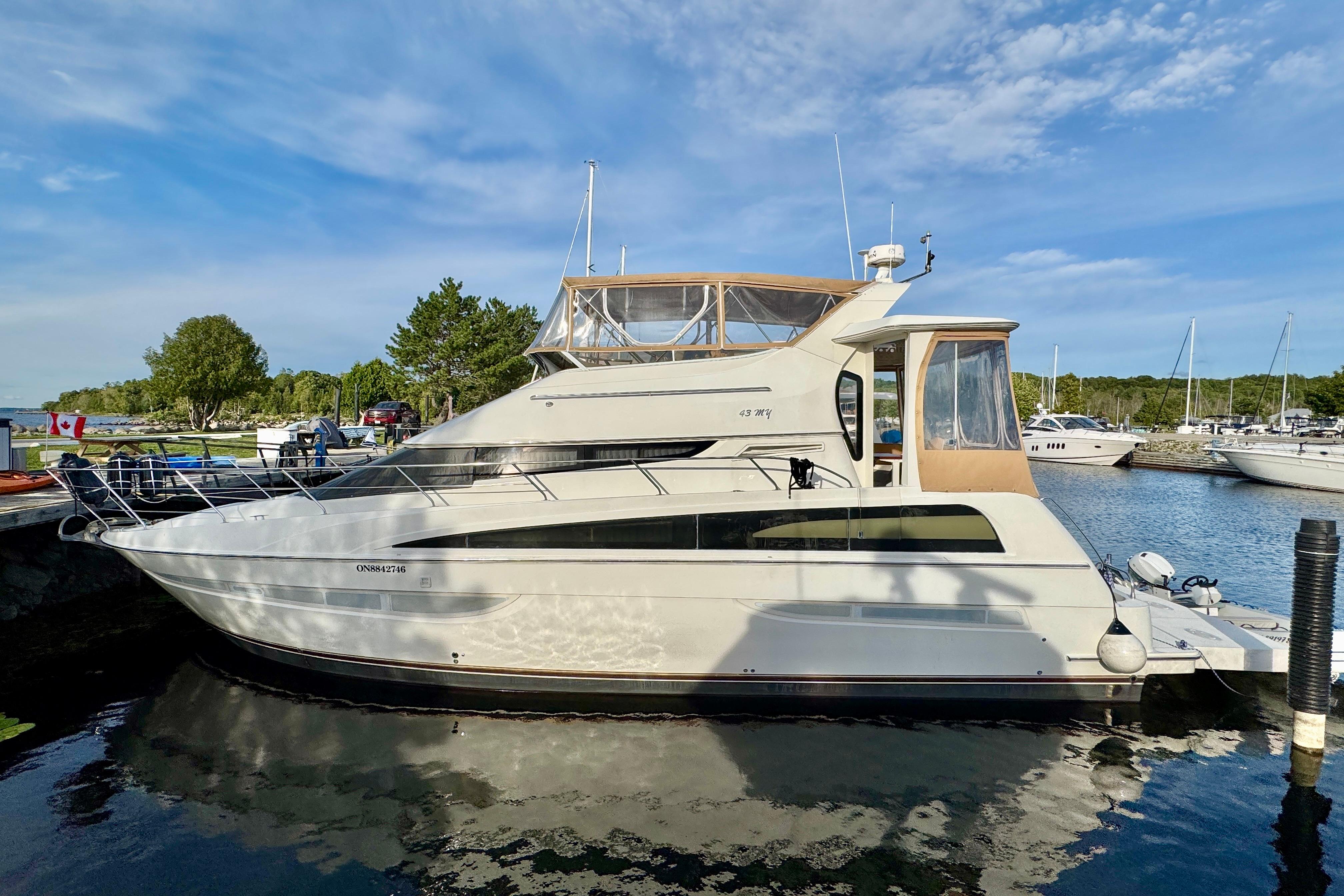 2006 Carver 43 Motor Yacht