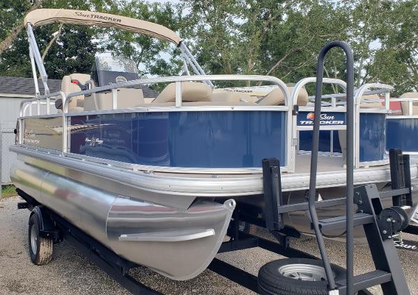 Sun Tracker Bass Buggy 18 DLX