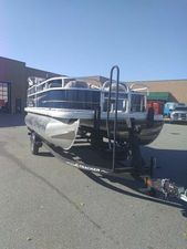 Sun Tracker Bass Buggy 16 XL Select 2024 Sun Tracker Bass Buggy 16 XL Select pontoon boat on trailer.