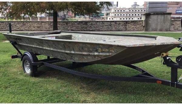 Tracker Grizzly 1754 Jon 2025 Tracker Grizzly 1754 Jon boat on trailer, parked on grass.