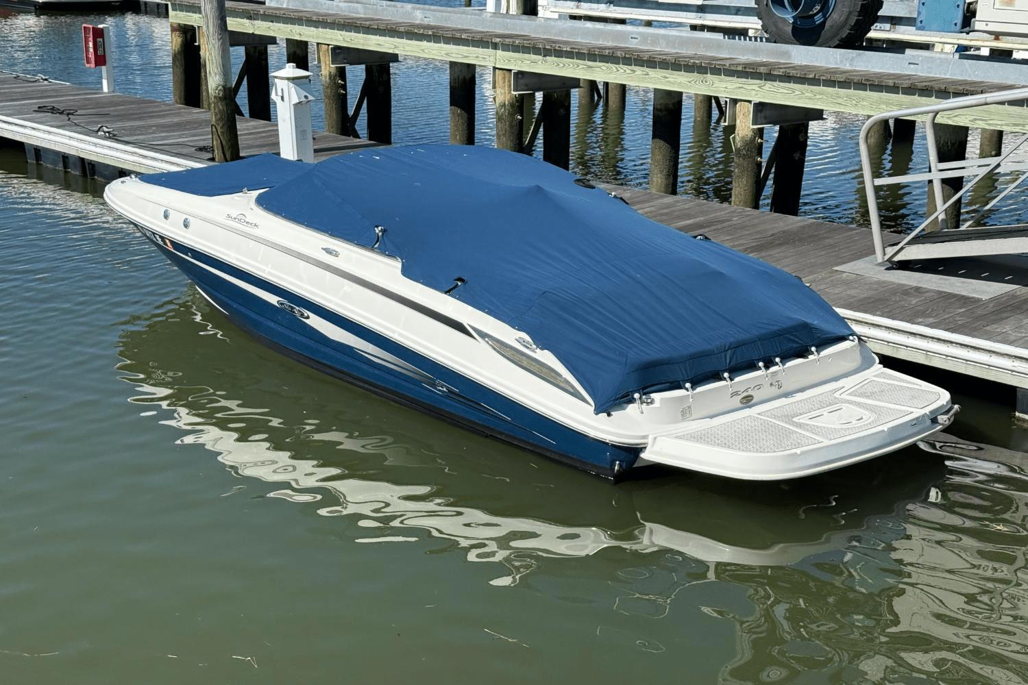 2011 Sea Ray 240 Sundeck