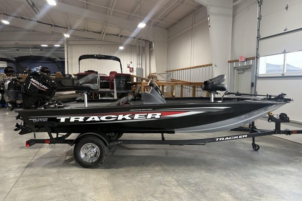 Tracker Pro Team 175 Crappie Edition 2026 Tracker Pro Team 175 Crappie Edition boat in showroom, side view.