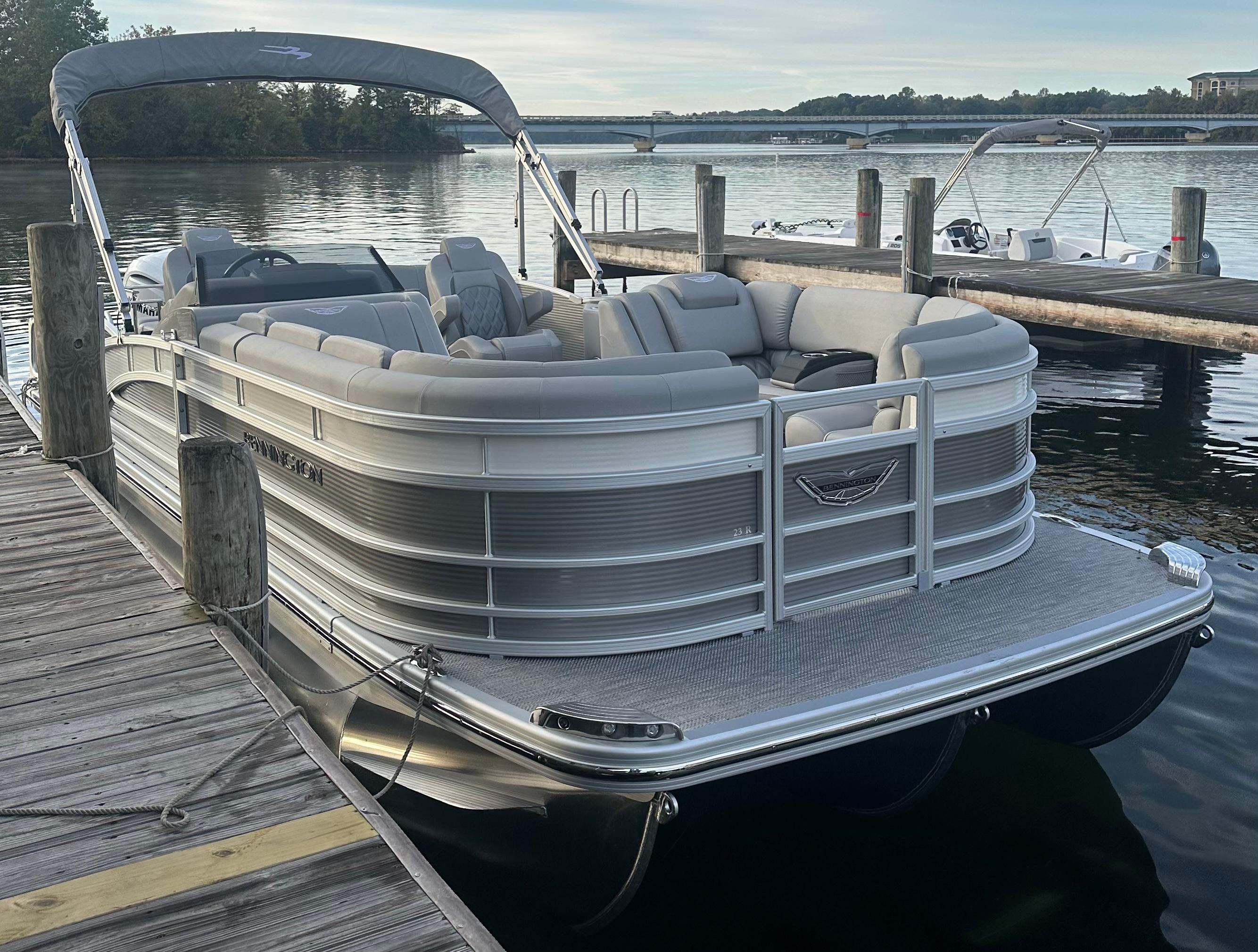 2024 Bennington R 23 Swingback