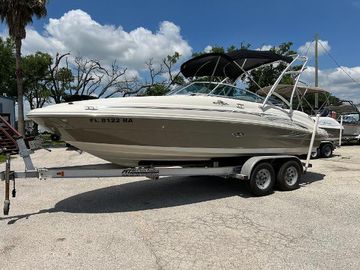 2005 Sea Ray 220 Sundeck
