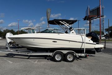 2014 Sea Ray 240 Sundeck Outboard