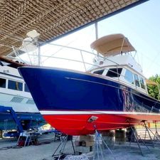 Sabre 36 Flybridge Fast Trawler 2004 Sabre 36 Flybridge Fast Trawler in dry dock, blue hull, red bottom, under shelter.
