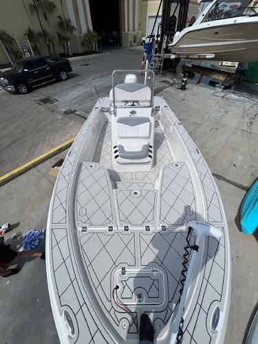 2019 Robalo 206