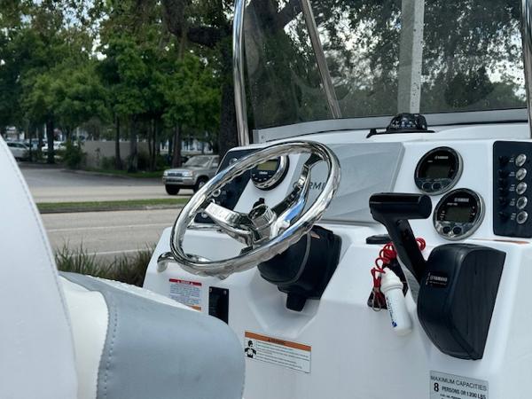 2019 Robalo 206