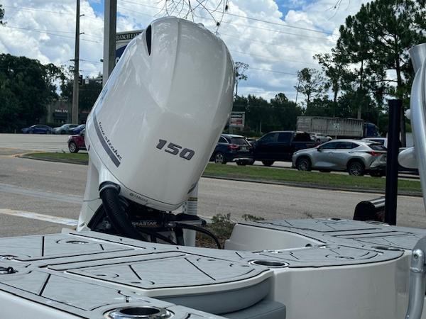 2019 Robalo 206
