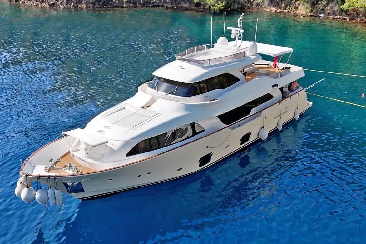 2011 Custom Line Navetta 26