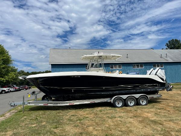 Hydra-Sports 2900 CC 2009 Hydra-Sports 2900 CC boat on a trailer, parked outdoors near a blue building.