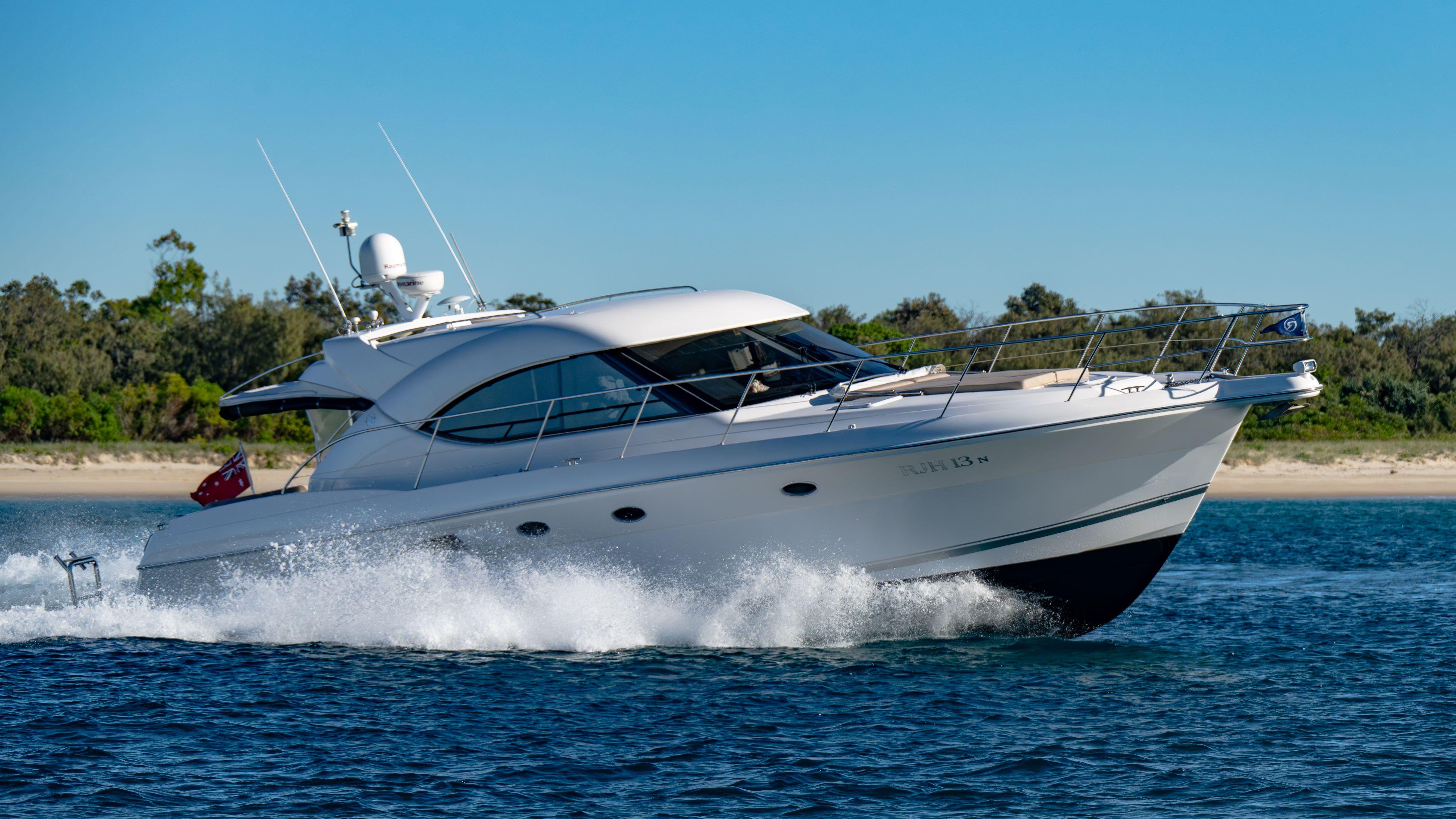 2011 Riviera 5000 Sport Yacht