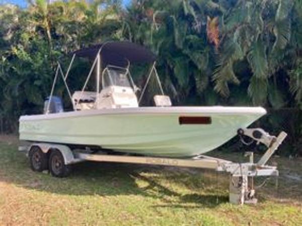 2016 Robalo 206 Cayman