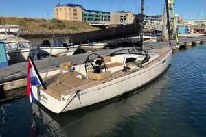 Saffier Se 27 Leisure 2023 Saffier Se 27 Leisure yacht docked at marina, featuring sleek design and modern amenities.