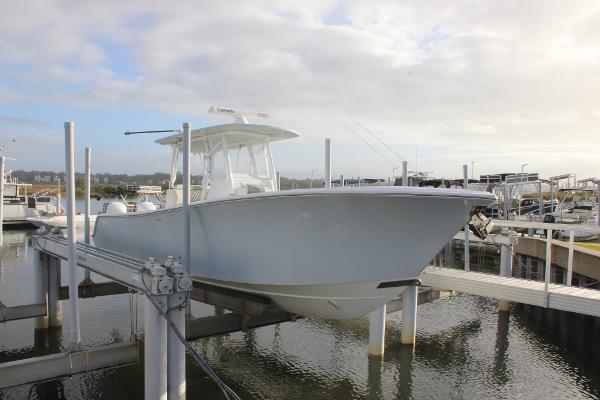 Front Runner 33 Center Console 2023 Front Runner 33 Center Console boat docked at marina.