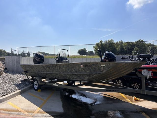 2016 Tracker GRIZZLY® 2072 MVX Sportsman