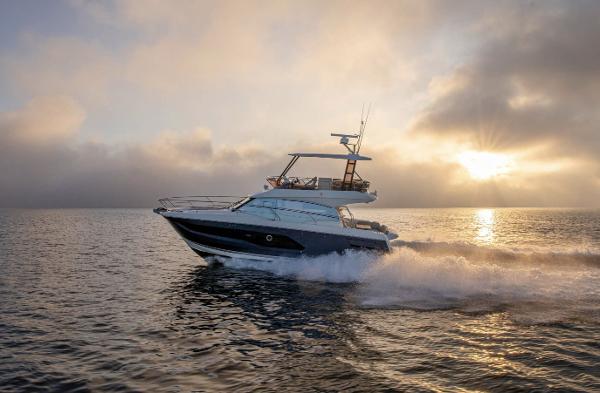 2025 Prestige 420 Flybridge