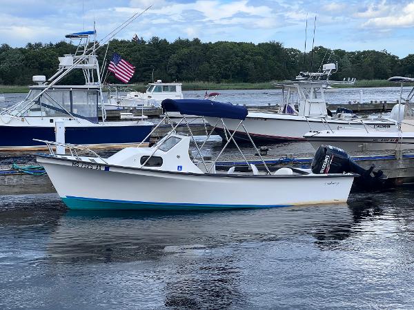 Seabreeze 19 Cuddy 1996 Seabreeze 19 Cuddy boat docked at a marina with other boats.