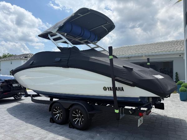 2023 Yamaha Boats 252SD