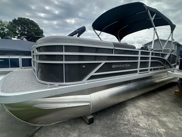 2024 Bennington SV 22 SWINGBACK