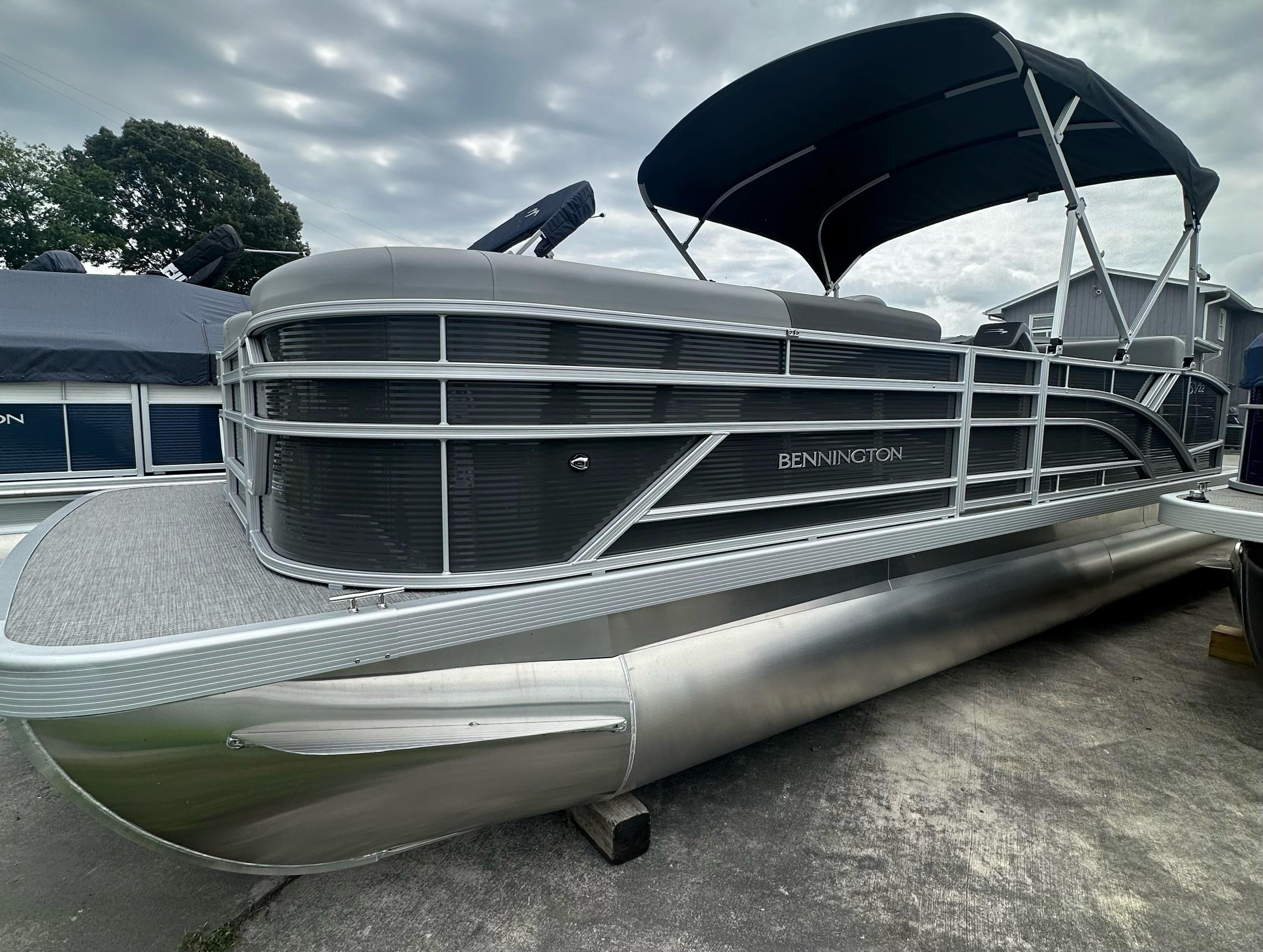 2024 Bennington SV 22 SWINGBACK