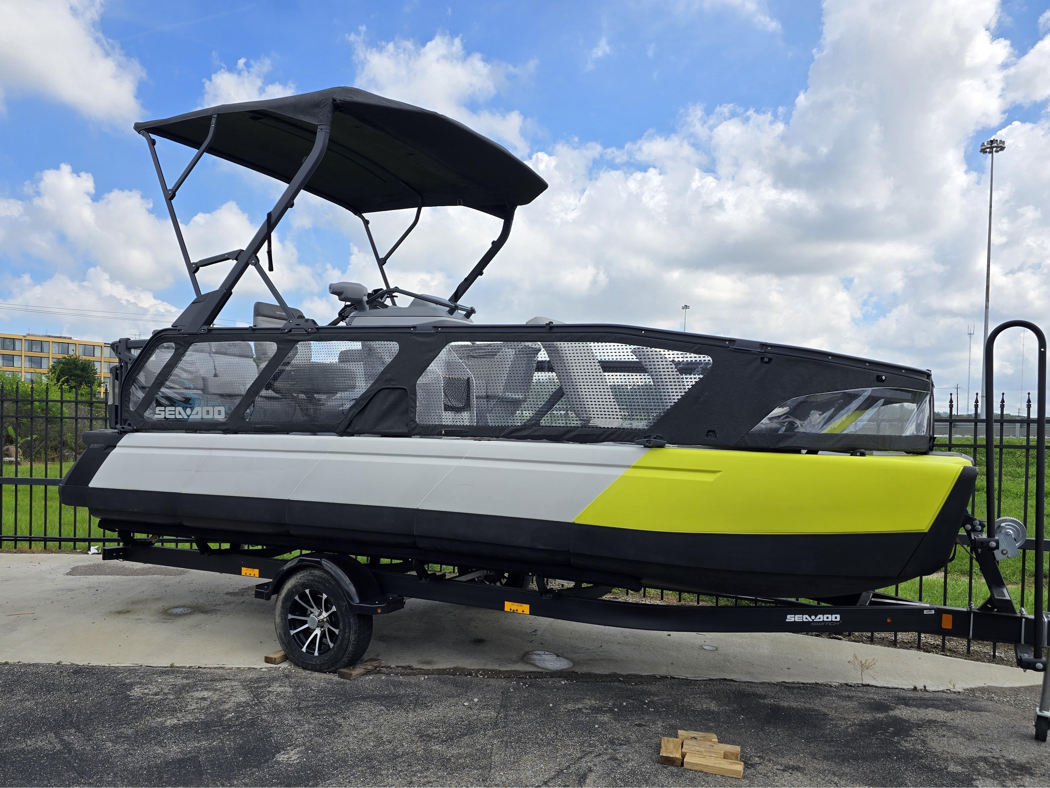 Sea-Doo Switch Sport 21 2023 Sea-Doo Switch Sport 21 on trailer, parked outdoors under a cloudy sky.