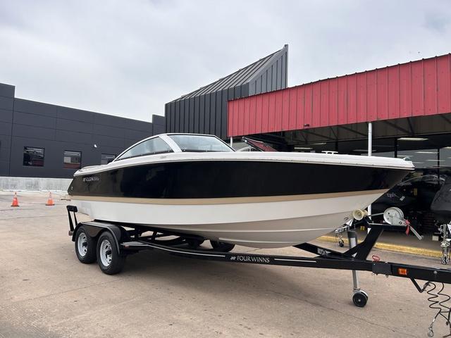 2015 Four Winns 210 Horizon