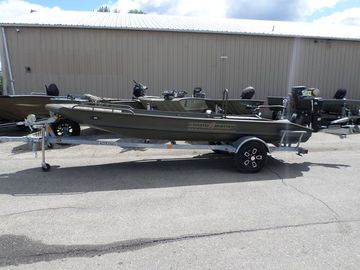 2024 Gator Trax 1544