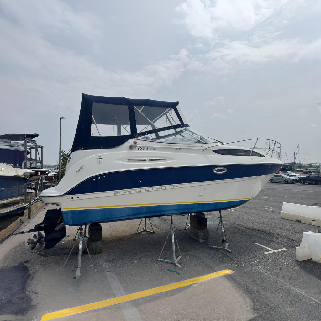 2005 Bayliner 245 Cruiser