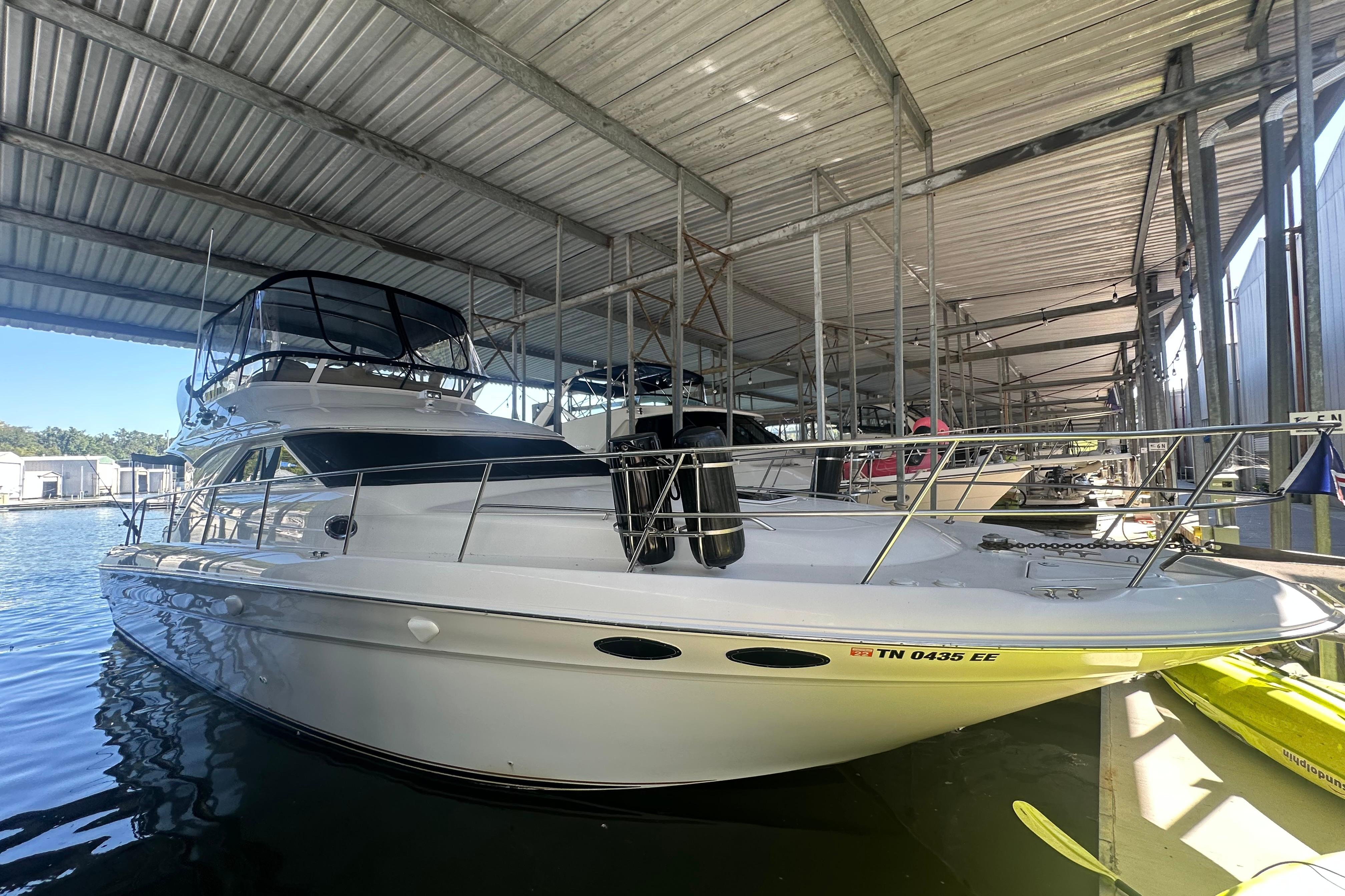Sea Ray 400 Sedan Bridge 2000 Sea Ray 400 Sedan Bridge yacht docked in a covered marina.