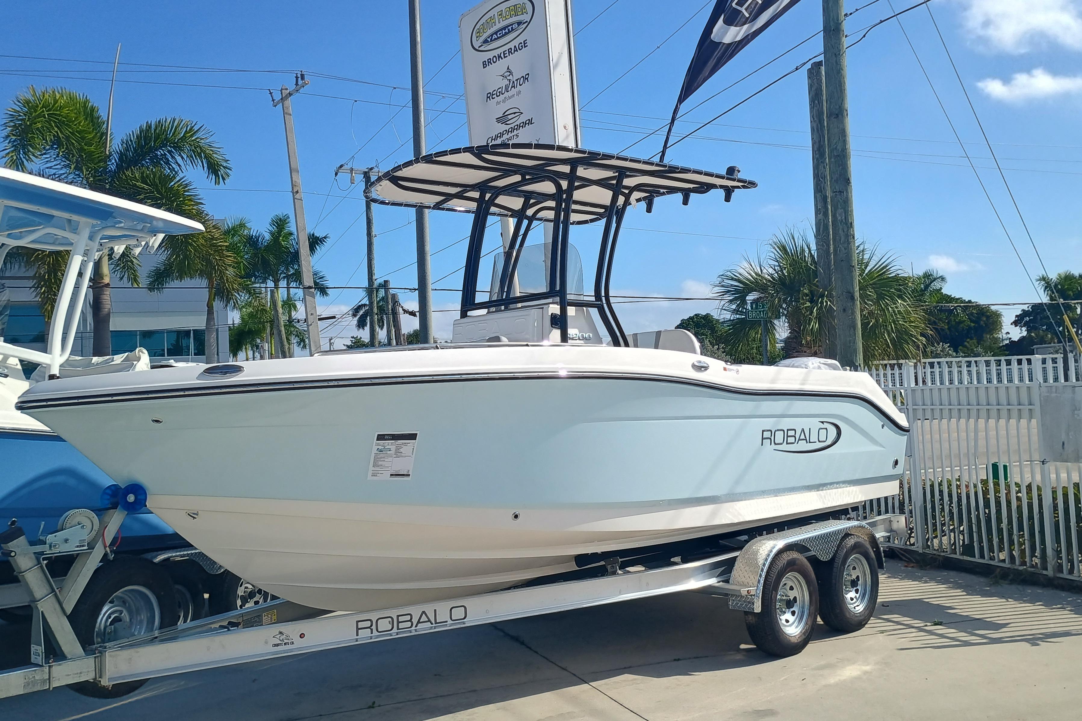 2026 Robalo R200 Center Console