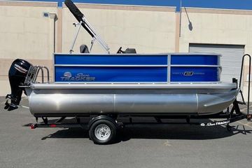 2026 Sun Tracker Party Barge 16 DLX
