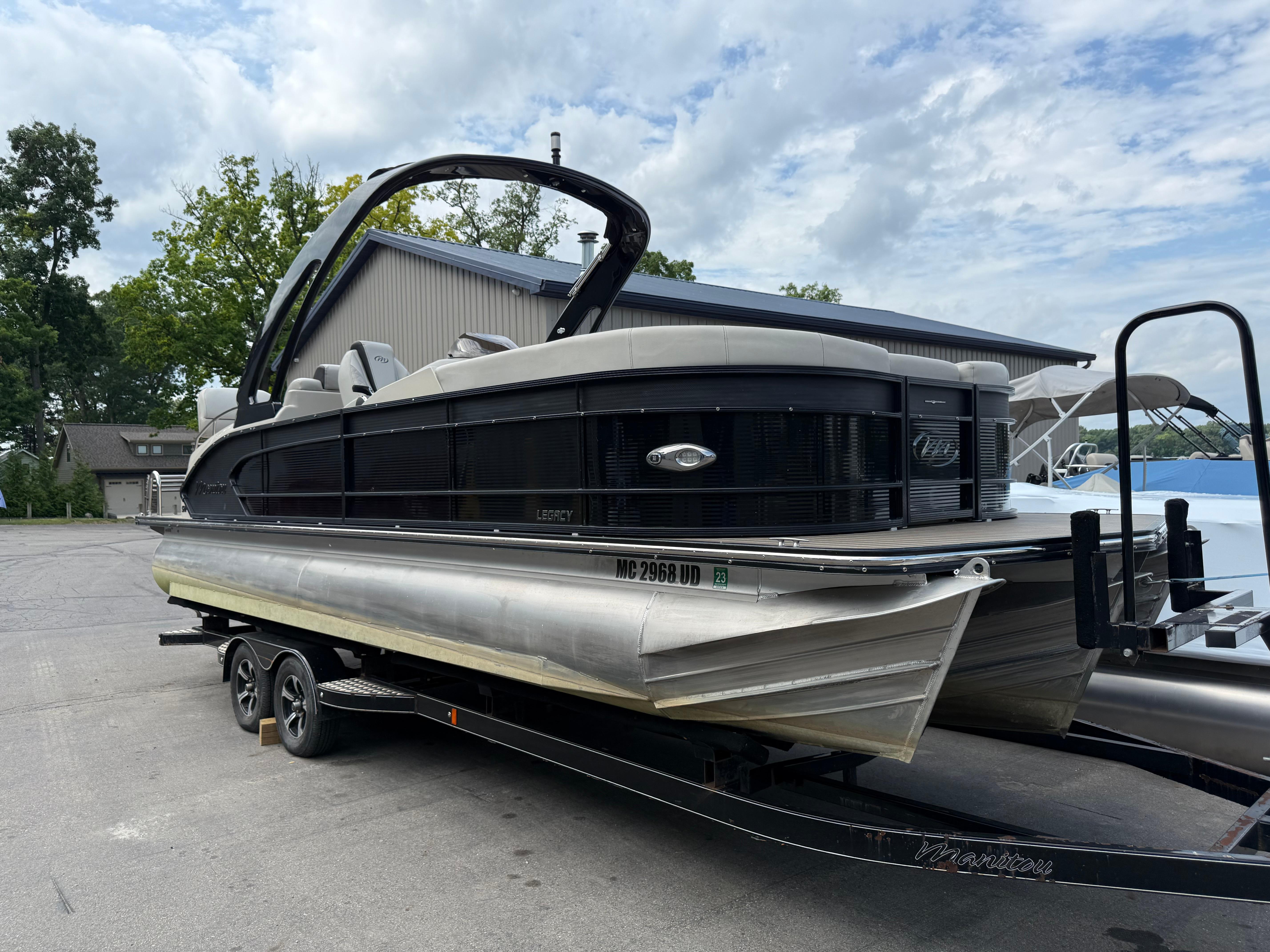 2017 Manitou 24 Legacy Triple Tube