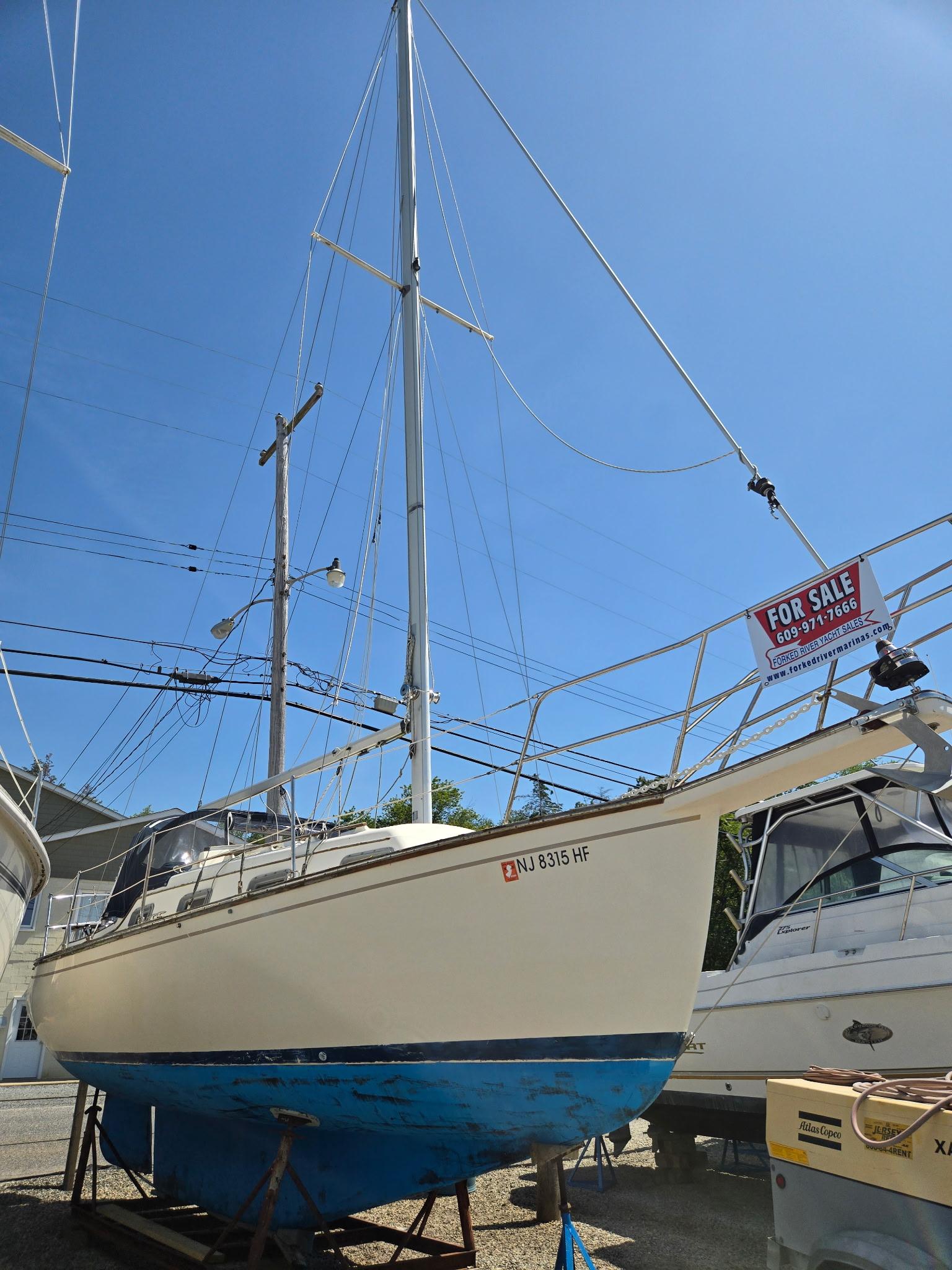 Island Packet IP27