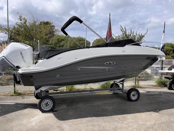 2023 Sea Ray Sun Sport 230