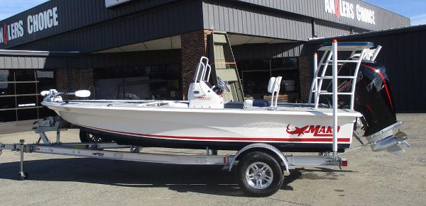 Mako 18 Pro Skiff Patriot Edition 2025 Mako 18 Pro Skiff Patriot Edition on trailer outside dealership.