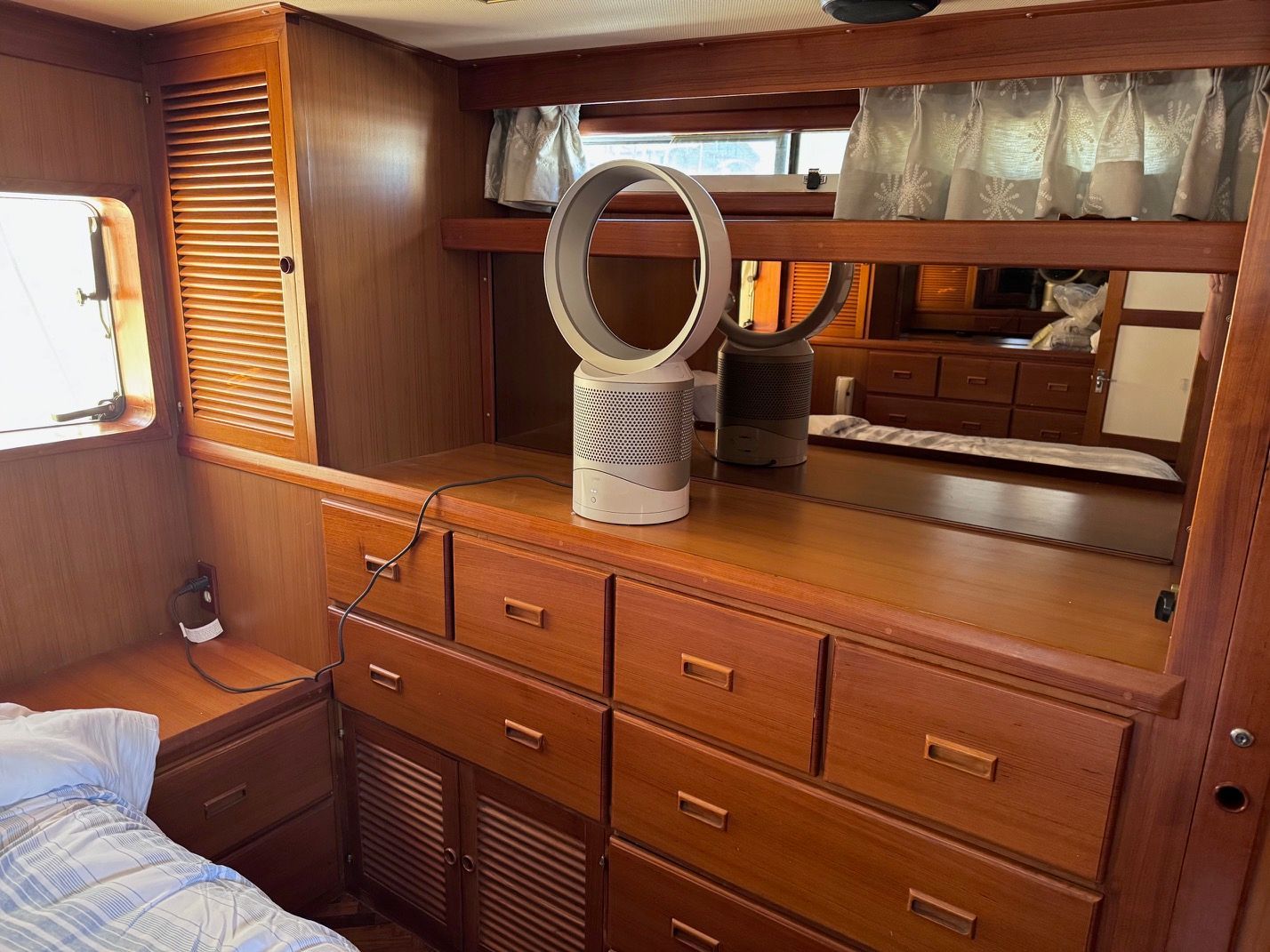 1988 Nova Trawler cockpit