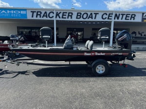 Tracker Bass Tracker Classic XL 2025 Tracker Bass Tracker Classic XL boat at Tracker Boat Center.