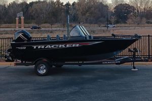 Tracker Pro Guide V-175 Combo 2026 Tracker Pro Guide V-175 Combo boat on trailer, parked outdoors.