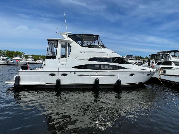 2001 Carver 444 Cockpit Motor Yacht
