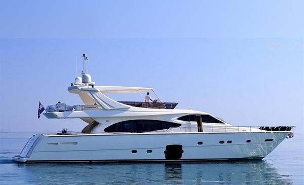 2006 Ferretti Yachts 780