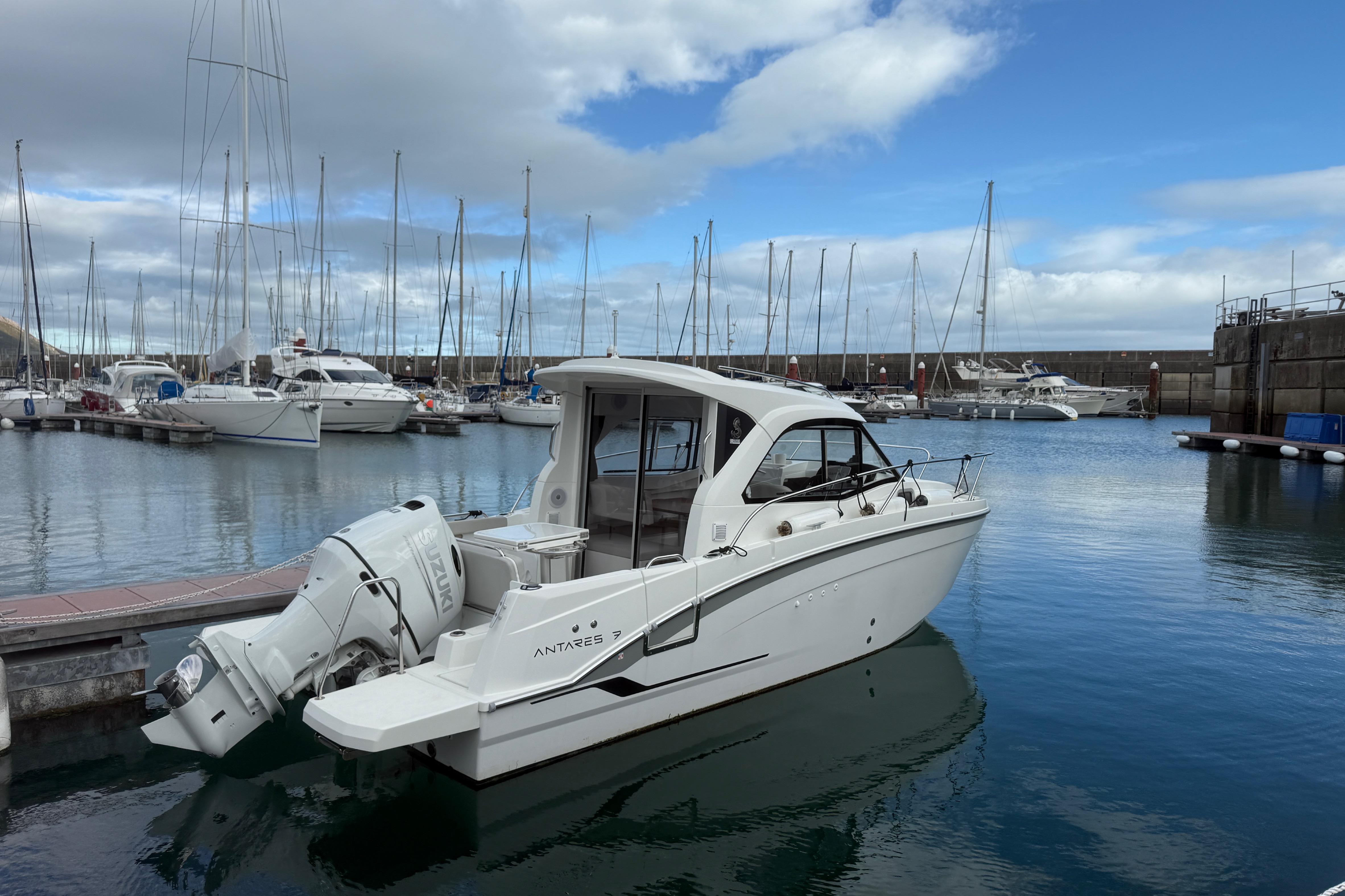 2023 Beneteau Antares 7