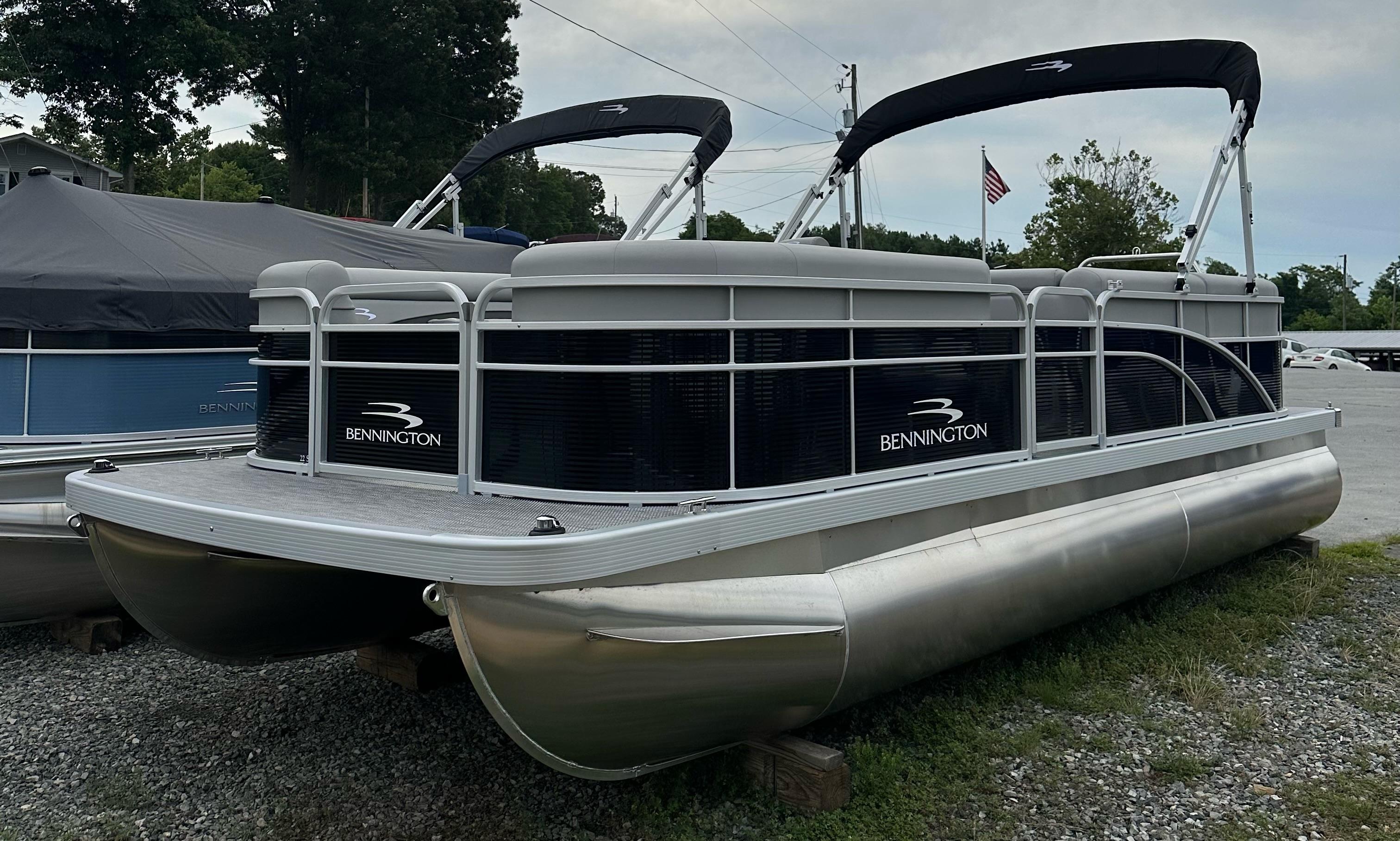 Bennington SV 22 Quad Bench 2024 Bennington SV 22 Quad Bench pontoon boat on display outdoors.
