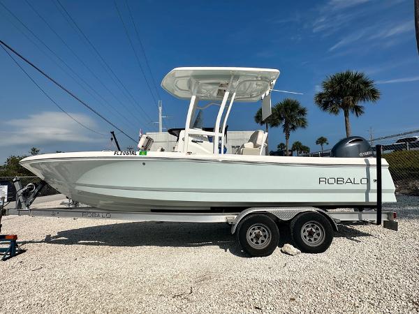 2020 Robalo 226 Cayman Palm Beach Florida