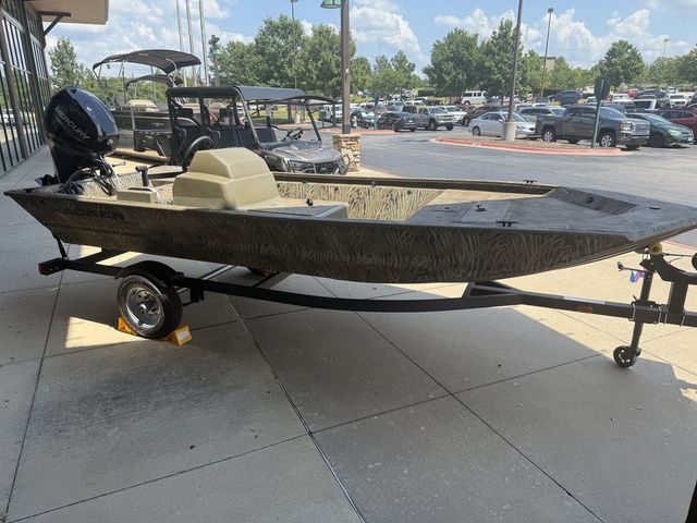 2026 Tracker G1648SC