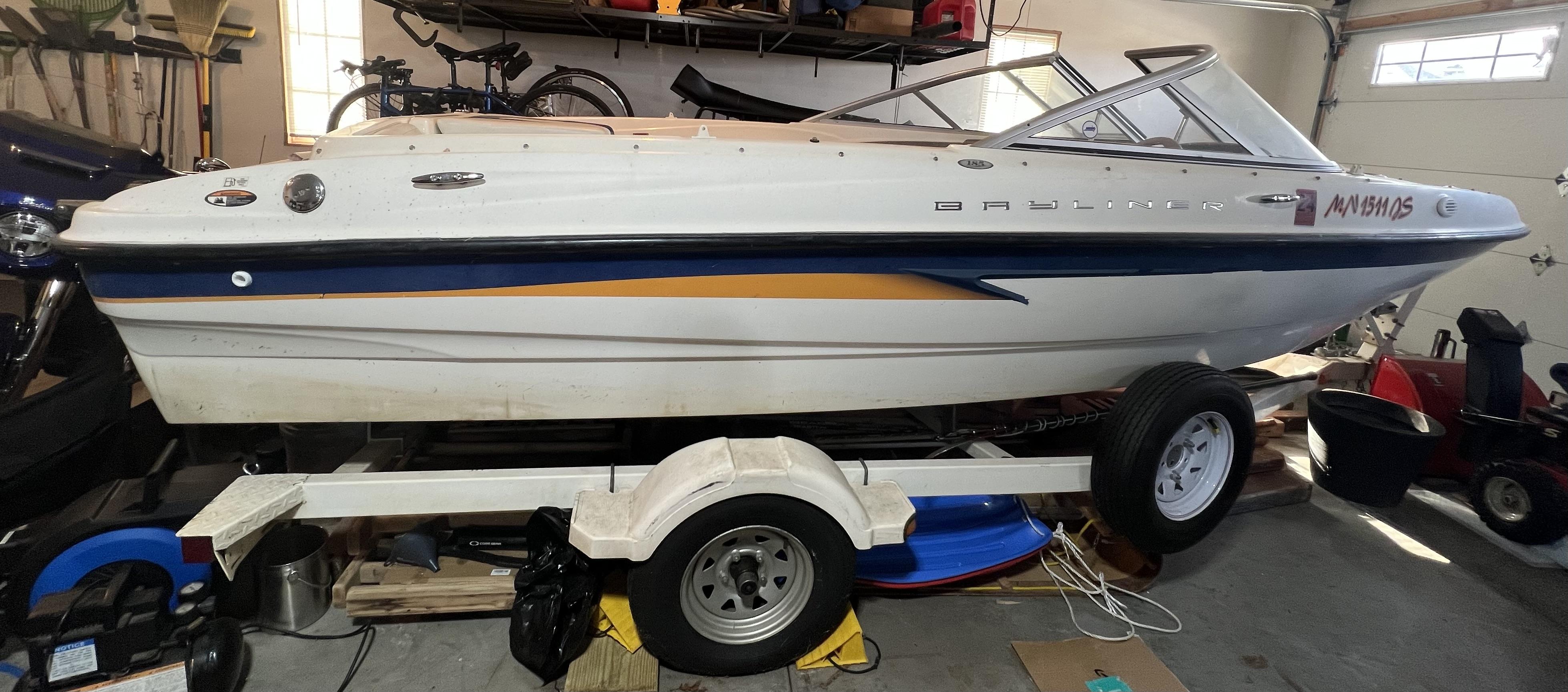 2004 Bayliner International 185